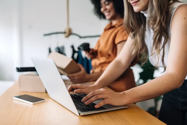 Estrategias para reducir costos con un multicourier